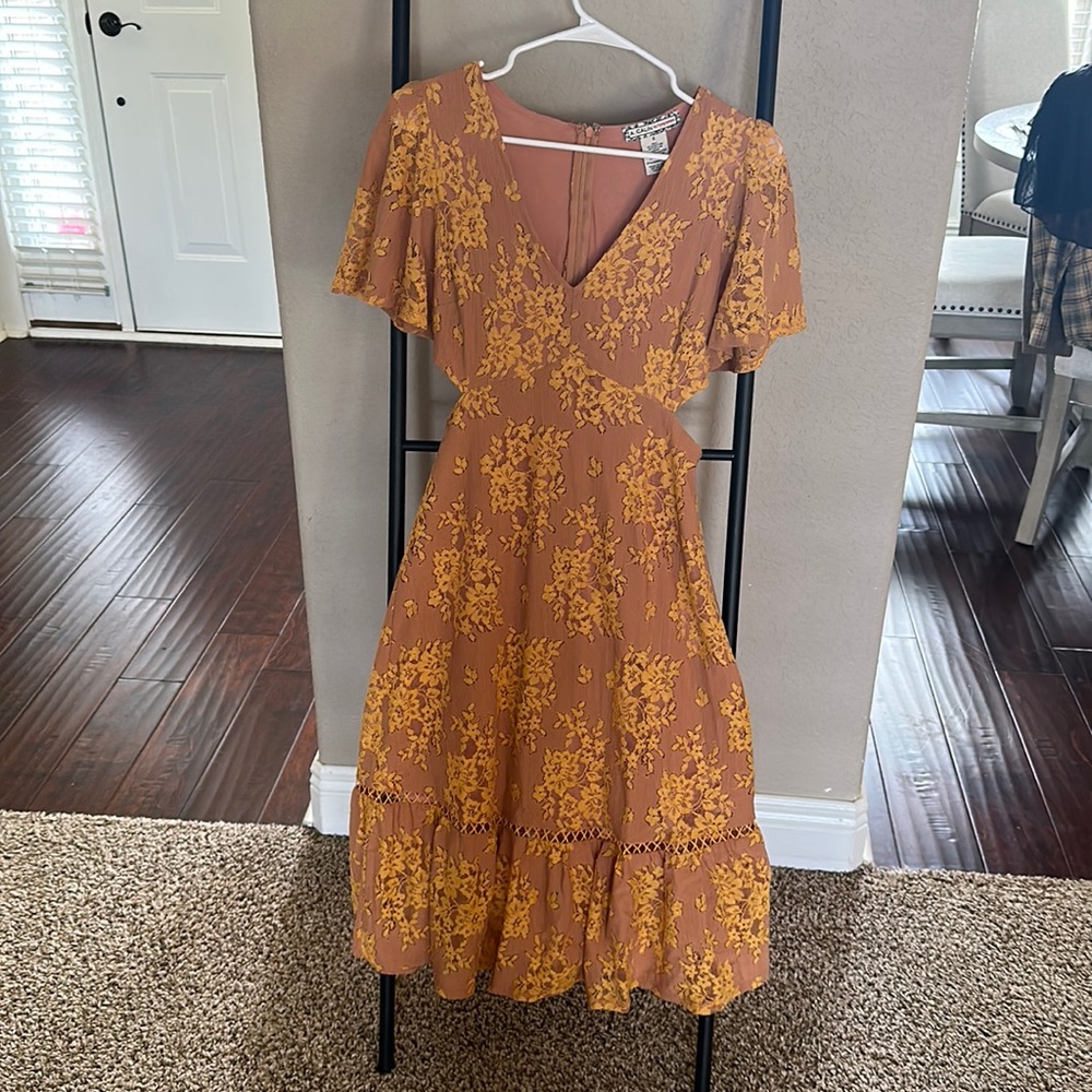 VICI online boutique- Midi lace sundress with side slits. Worn once